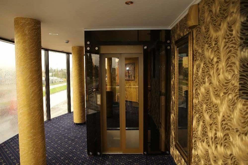 Hotel Kotva Братислава Екстериор снимка